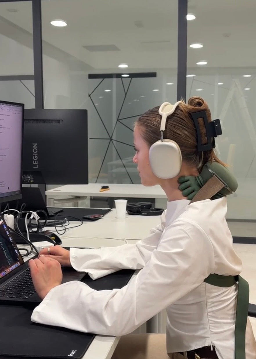 KnotBully™ Hands Free Massager